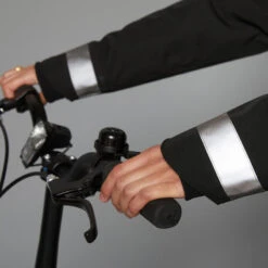 BTWIN Warme Fiets Regenjas Dames Stad 540 Zichtbaarheid 's Nachts -Regatta Verkoopwinkel warme fiets regenjas dames stad 540 zwart zichtbaarheid s nachts 8